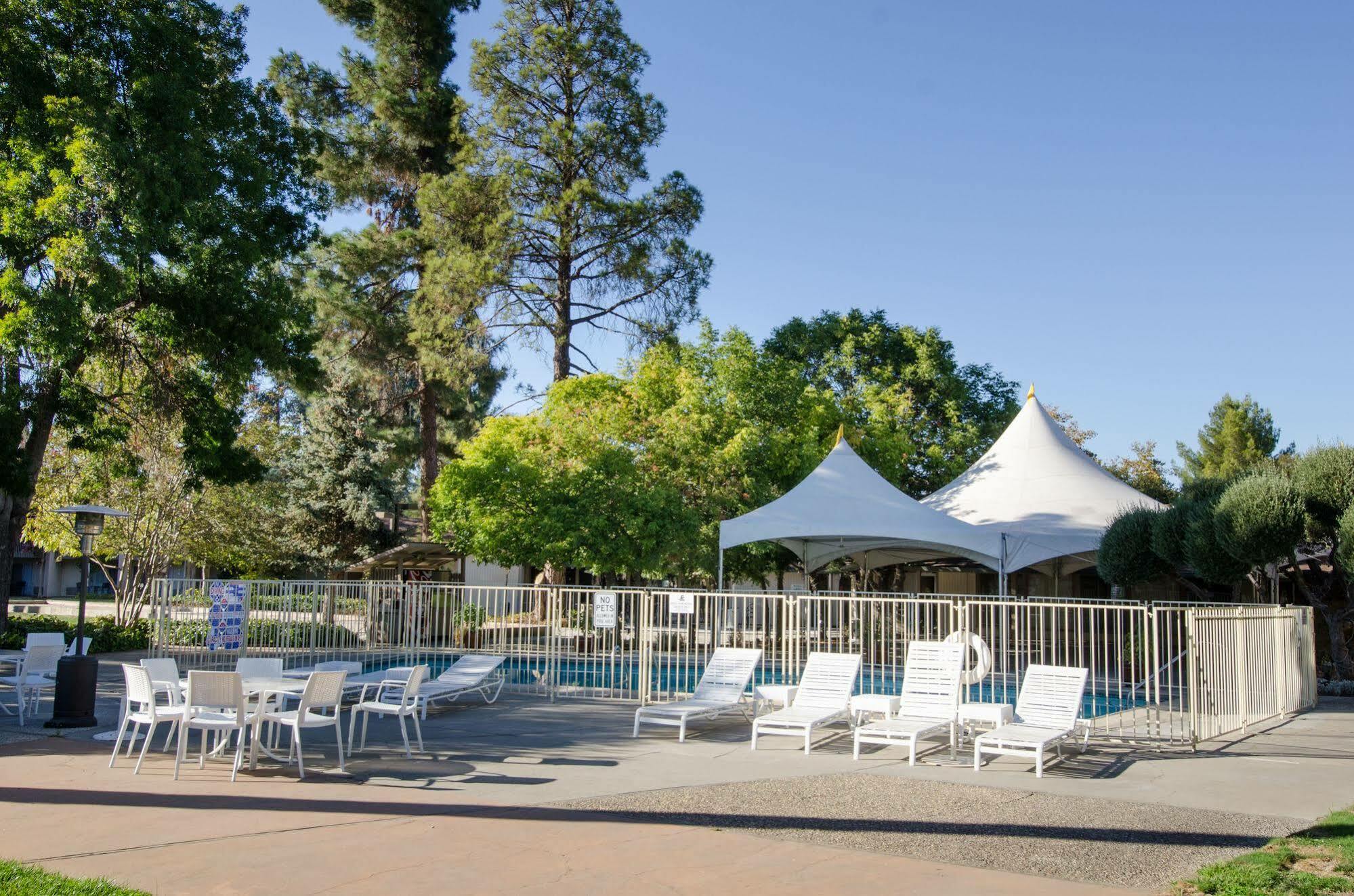 Los Gatos Lodge Екстериор снимка